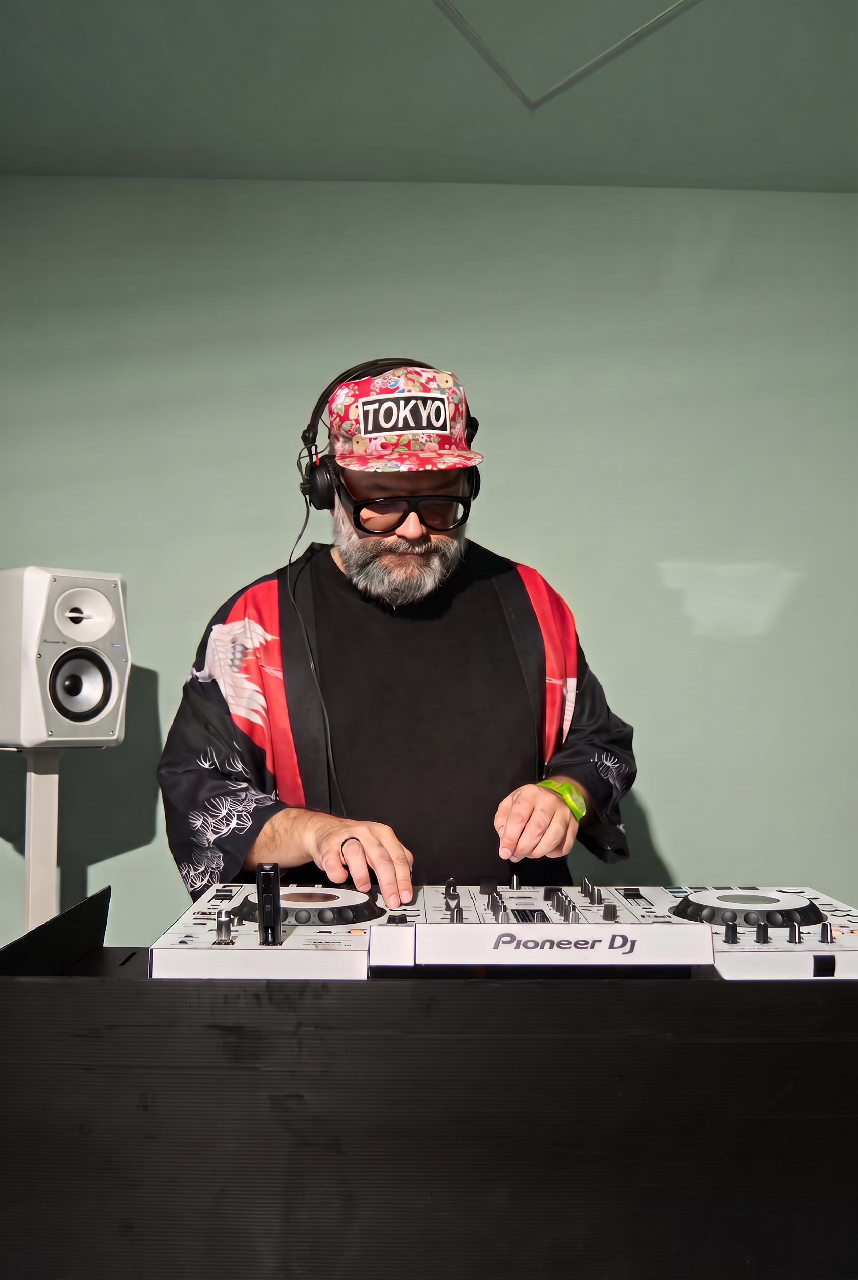Black Glasses DJ